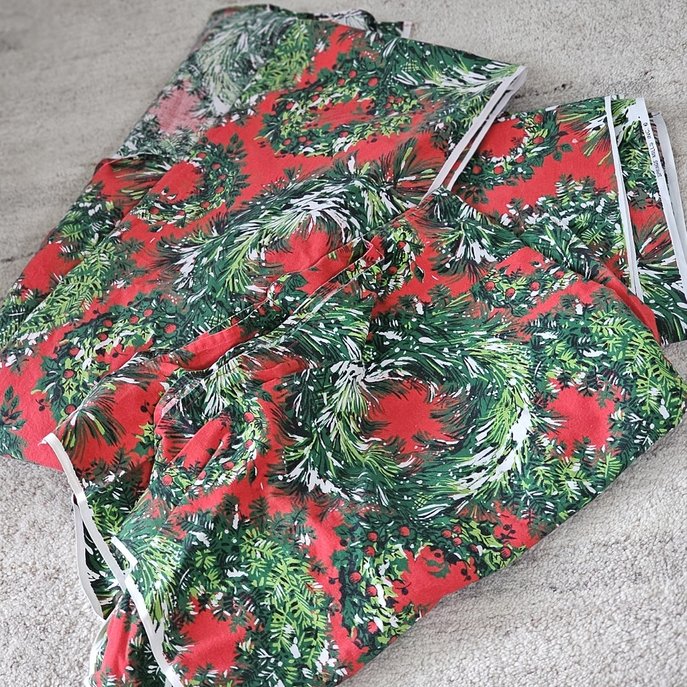 Vintage Spring Mill Inc Christmas Wreath Cotton Fabric Deadstock Tablecloths